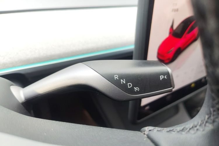 Tesla Model Y 2024 #14 Tesla Model Y 2024 car image #14