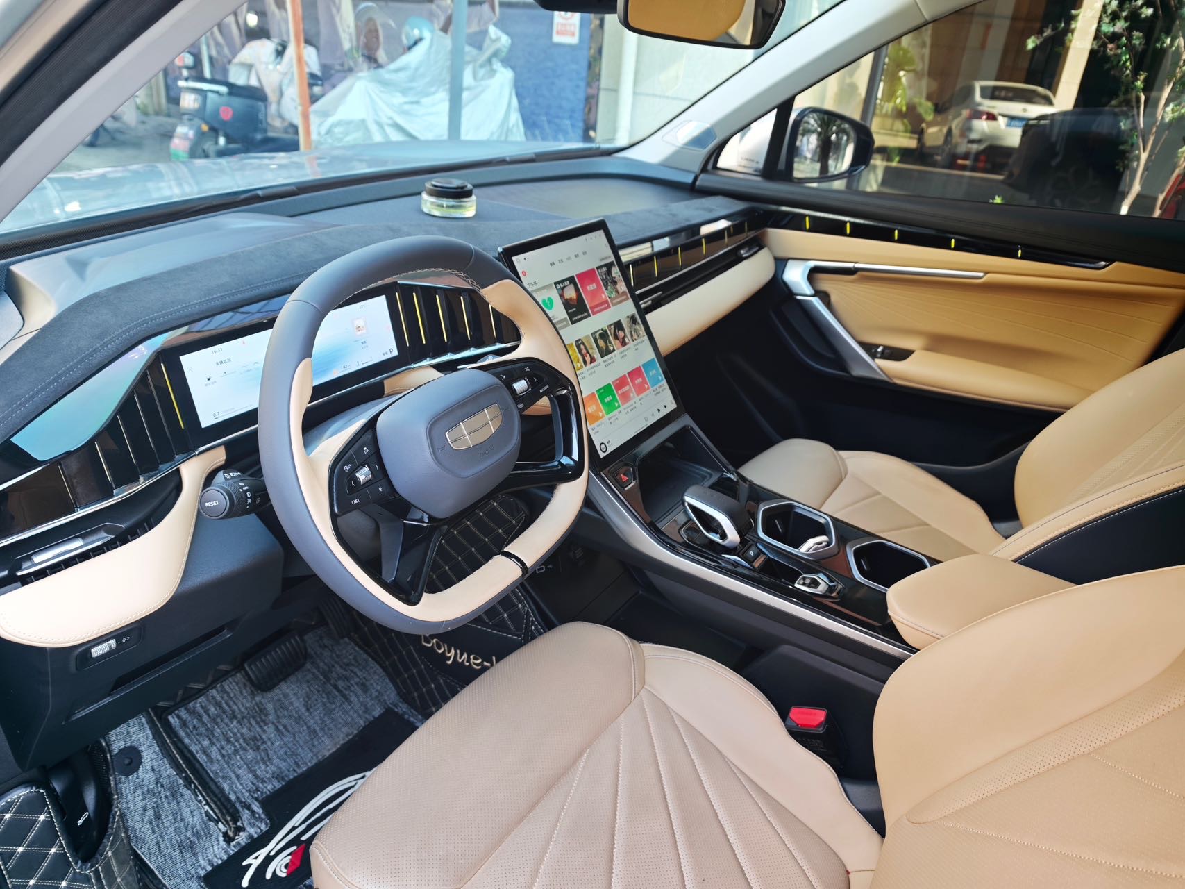 GEELY Boyue L 2024 car image #3