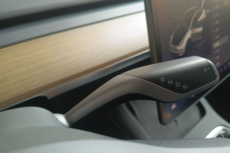 Tesla Model Y 2022 car image #18