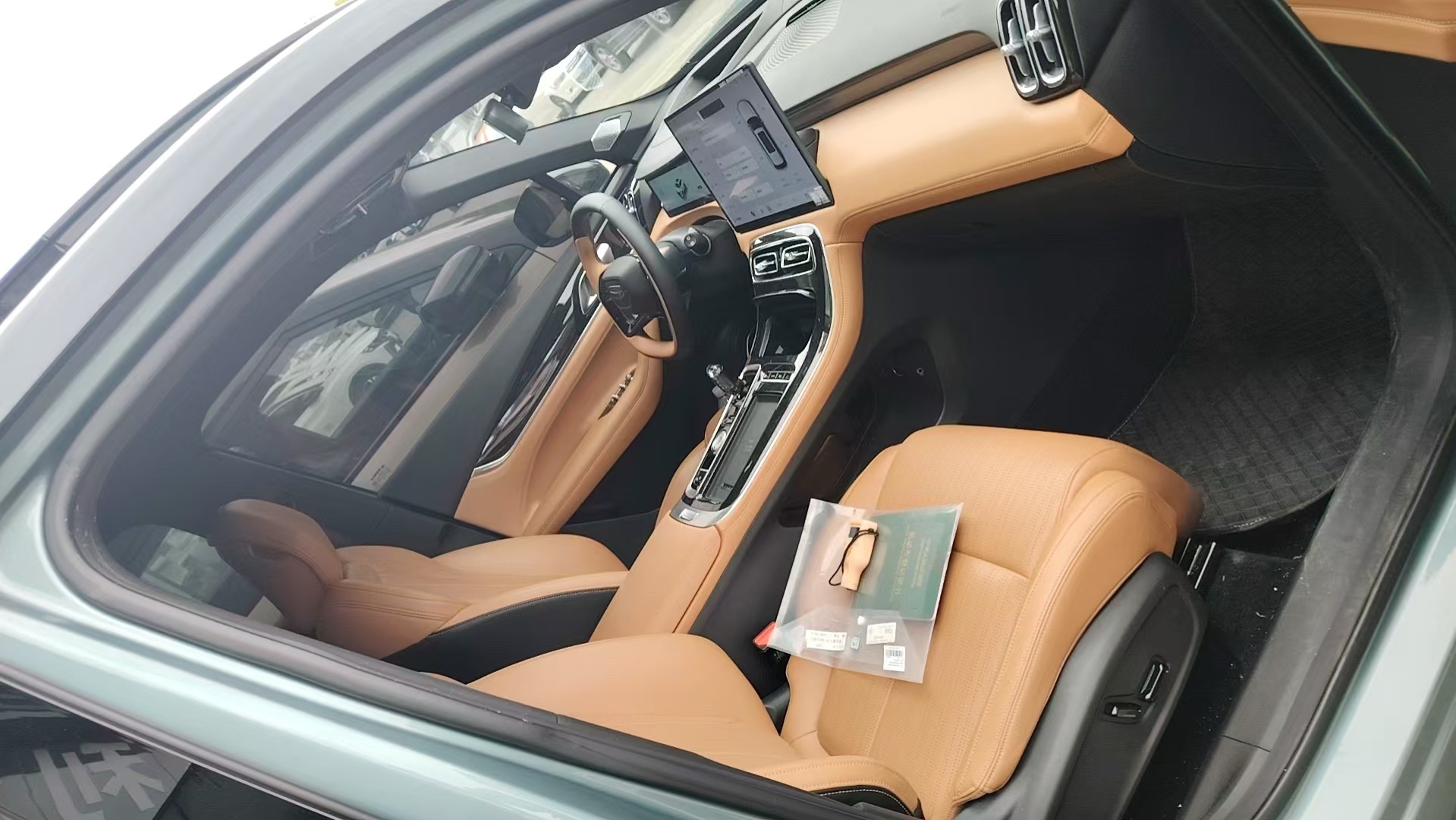 GEELY Boyue L 2025 car image #7