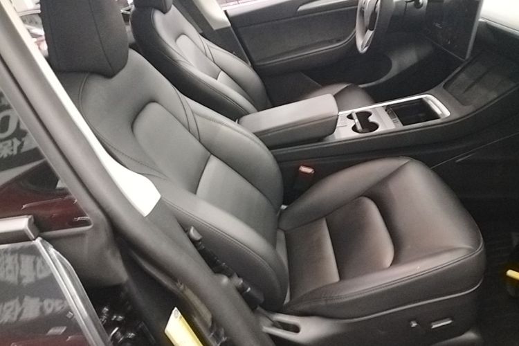 Tesla Model Y 2024 car image #24