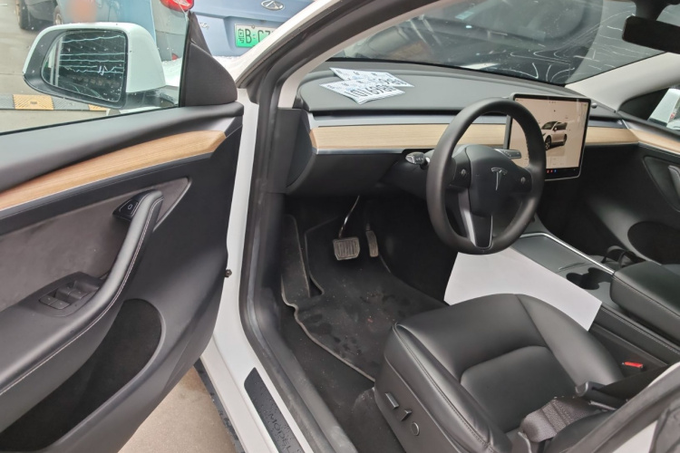Tesla Model Y 2022 #16 Tesla Model Y 2022 car image #16