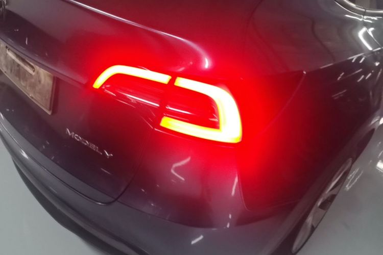 Tesla Model Y 2022 #8 Tesla Model Y 2022 car image #8