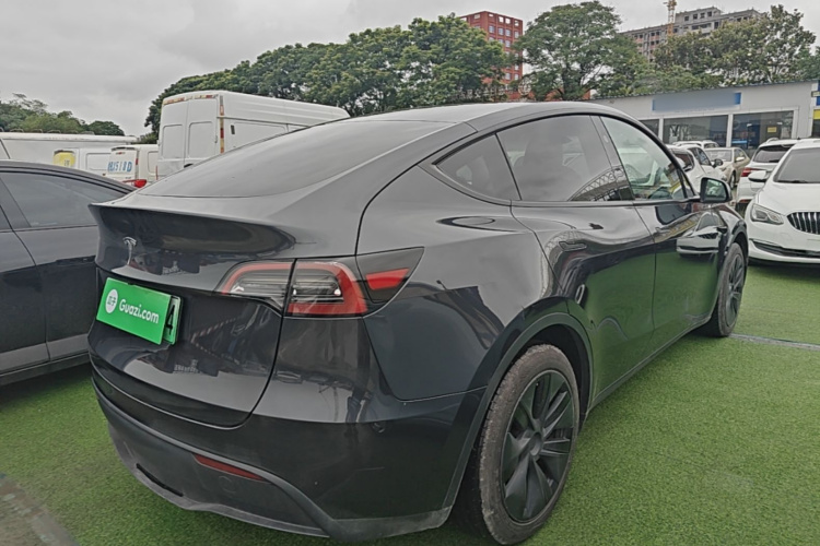 Tesla Model Y 2024 #7 Tesla Model Y 2024 car image #7