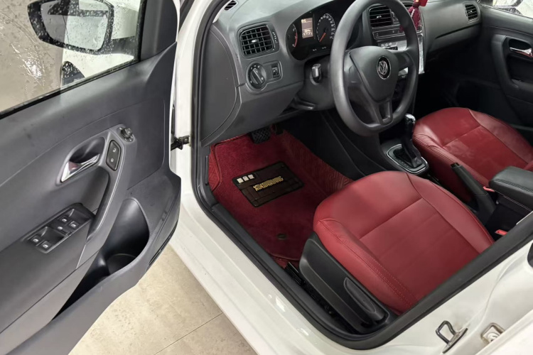 Volkswagen Polo 2019 car image #16