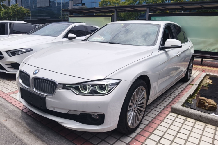 BMW 3 Series 2018 car image #2