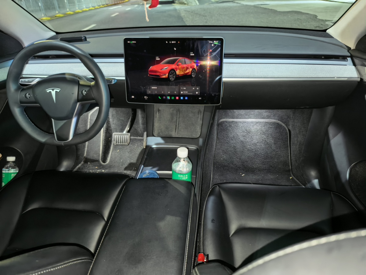 Tesla Model Y 2023 car image #9