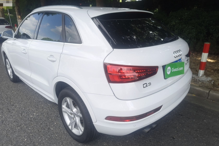 Audi Q3 2018 car image #5