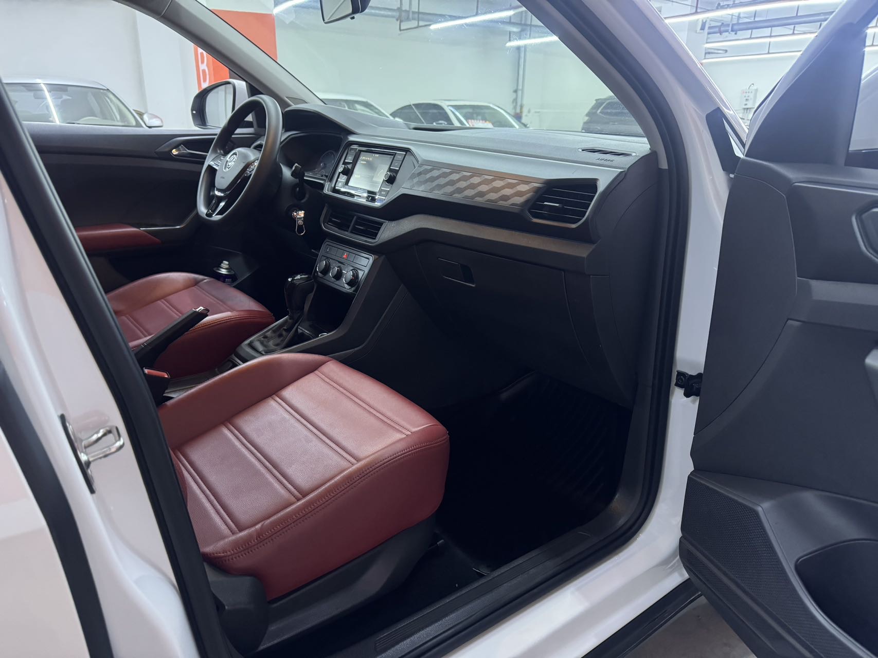 Volkswagen T-Cross 2020 #6 Volkswagen T-Cross 2020 صورة سيارة #6