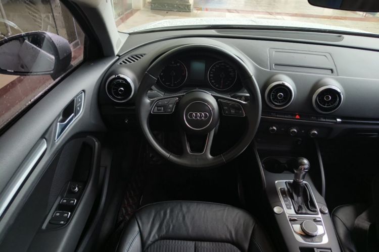 Audi A3 2018 car image #12