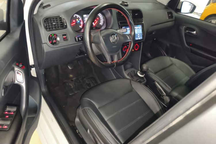 Volkswagen Polo 2017 car image #16