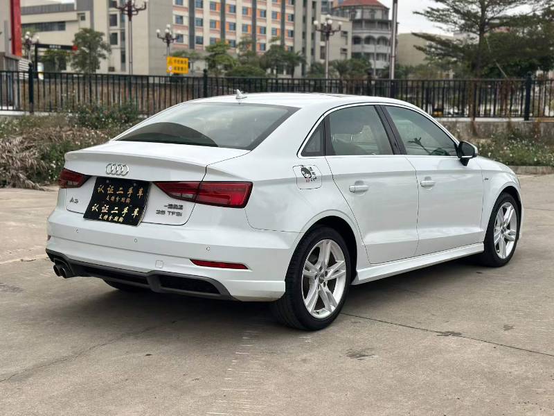 Audi A3 2018 car image #9