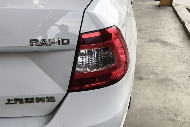 Skoda Rapid 2017 #8 Skoda Rapid 2017 car image #8