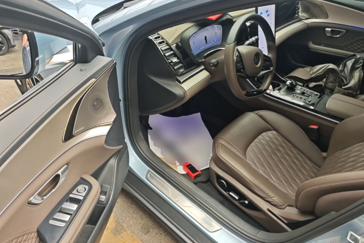 BYD Han 2023 car image #16