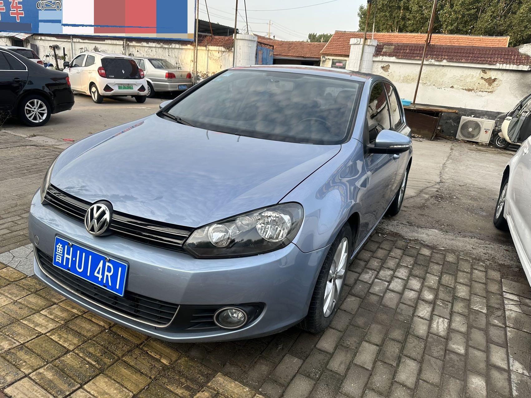 Volkswagen Golf 2012 car image 