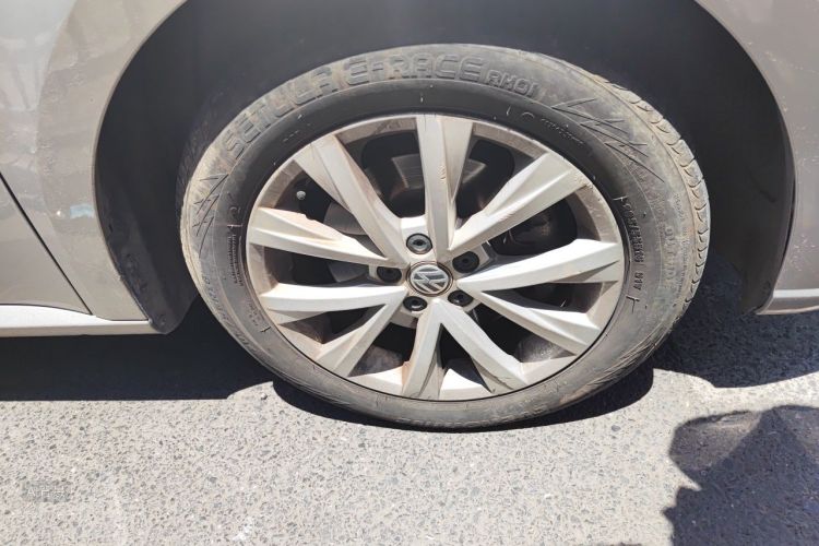 Volkswagen Lavida 2017 car image #9