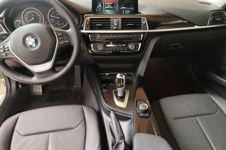 BMW 3 Series 2017 car image #14