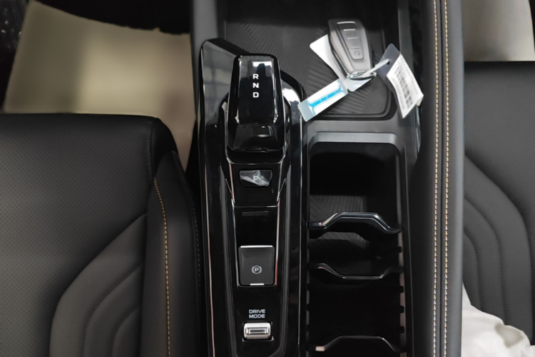 GEELY Coolray 2026 immagine di auto #11
