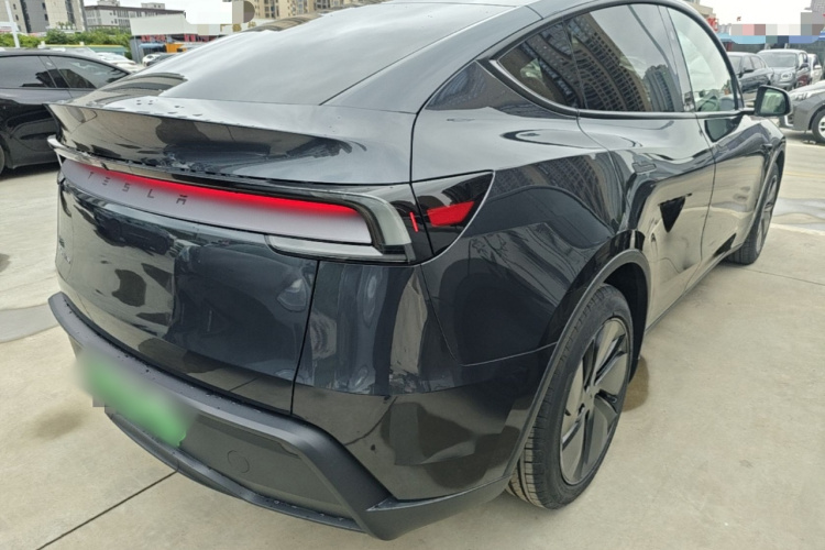 Tesla Model Y 2025 #7 Tesla Model Y 2025 car image #7