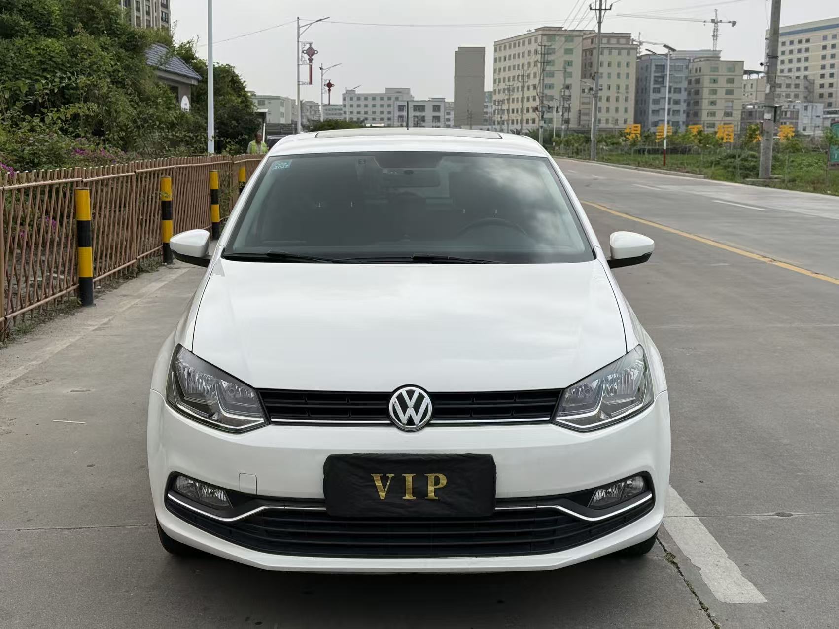 Volkswagen Polo 2017 car image #2