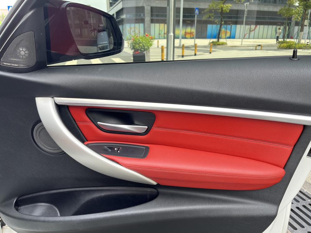 BMW 3 Series 2018 #8 BMW 3 Series 2018 car image #8