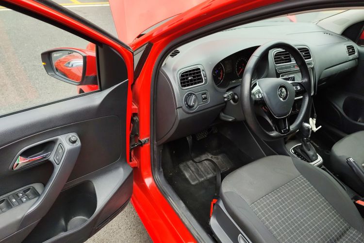 Volkswagen Polo 2018 car image #12