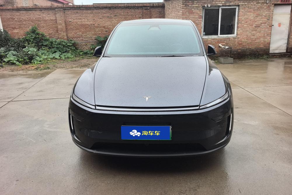Tesla Model Y 2025 car image #2