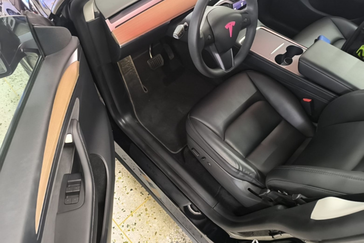 Tesla Model Y 2022 car image #12