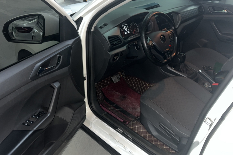 Volkswagen T-Cross 2021 car image #10