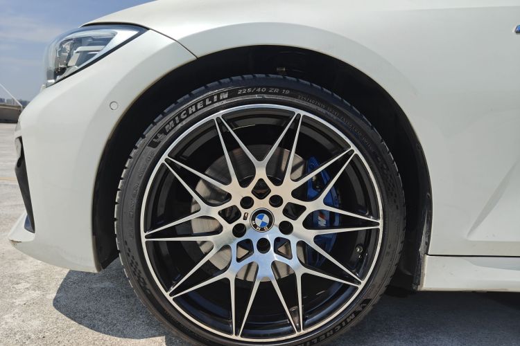 BMW 3 Series 2020 car image #11