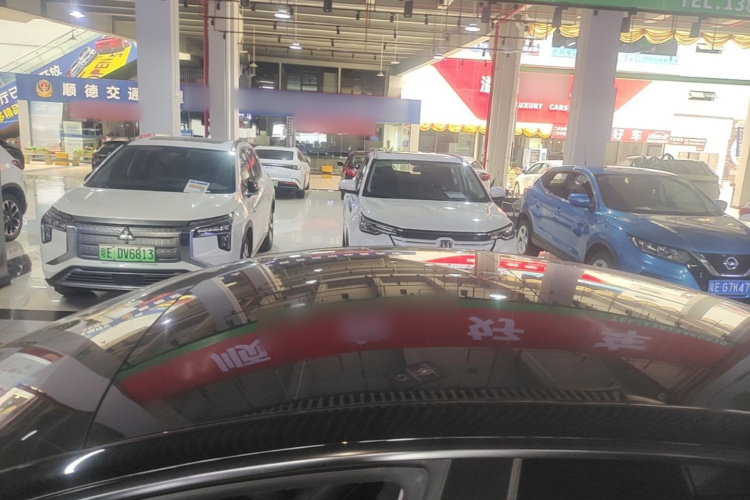 Tesla Model 3 2022 car image #25