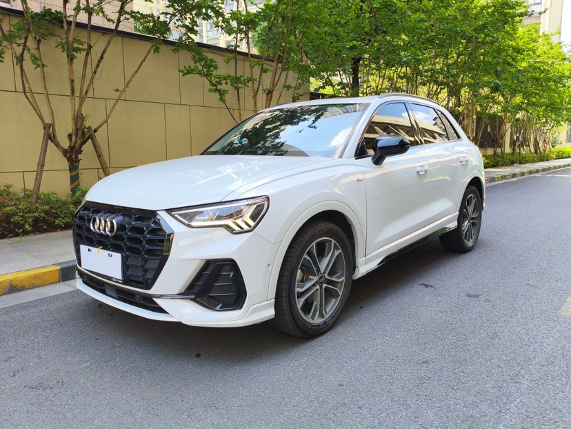 Audi Q3 2023 car image 
