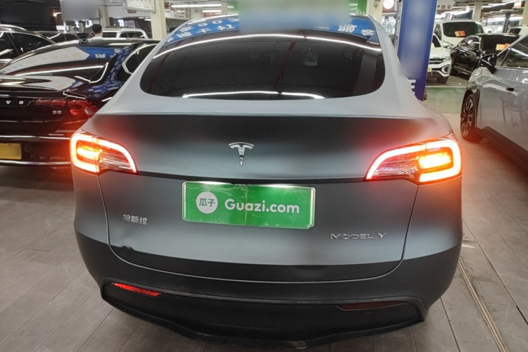 Tesla Model Y 2022 #4 Tesla Model Y 2022 car image #4