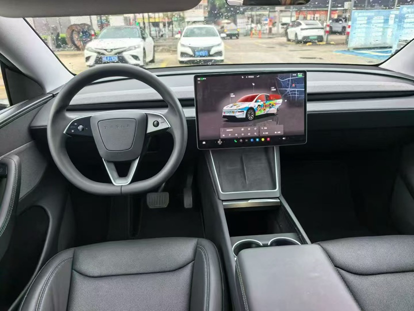 Tesla Model Y 2025 car image #5