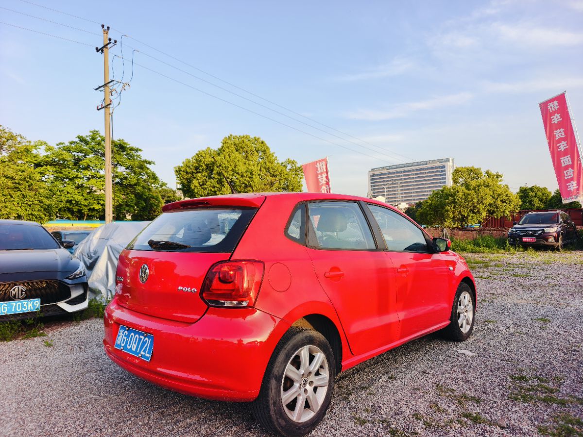 Volkswagen Polo 2014 car image #9
