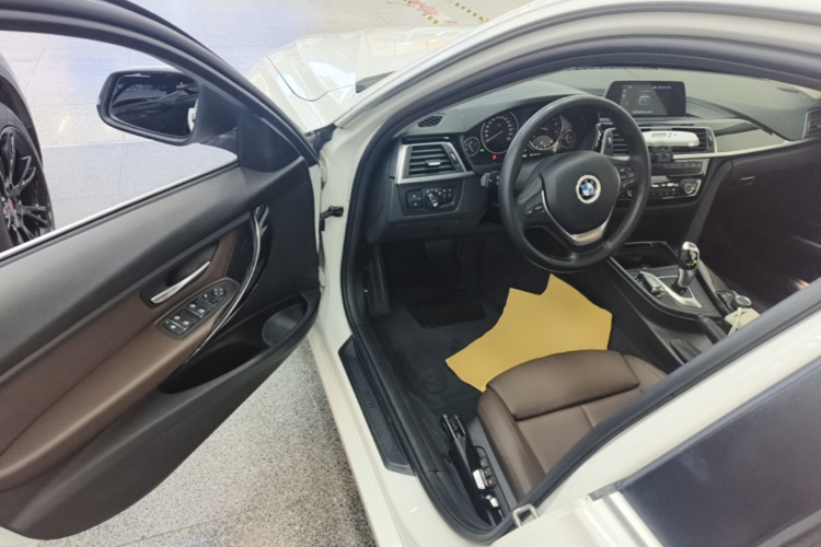 BMW 3 Series 2018 #12 BMW 3 Series 2018 car image #12