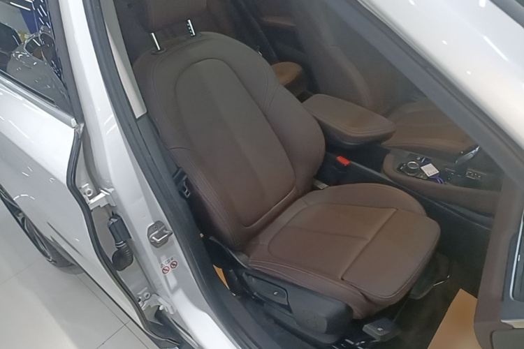 BMW X1 2020 car image #24