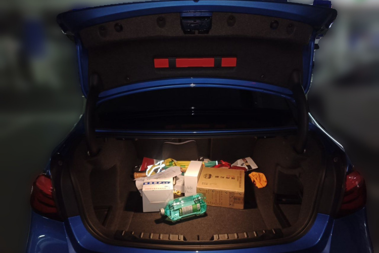 BMW 3 Series 2019 car image #17