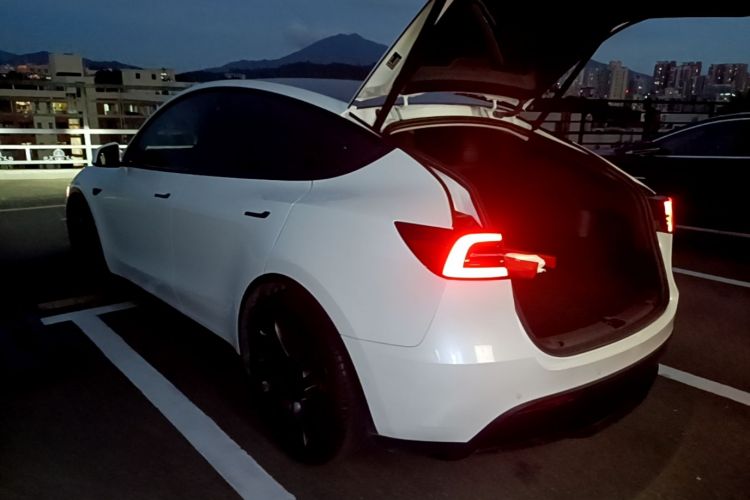 Tesla Model Y 2023 #5 Tesla Model Y 2023 immagine di auto #5