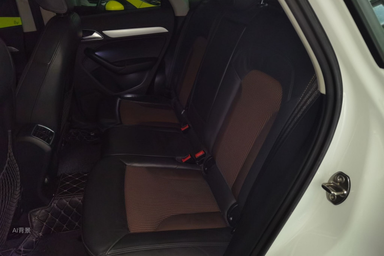 Audi Q3 2019 car image #19