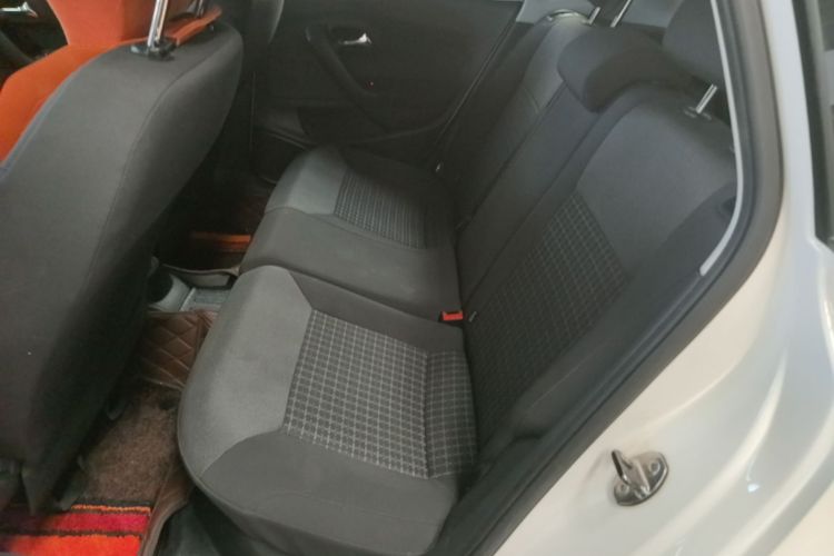 Volkswagen Polo 2017 car image #17