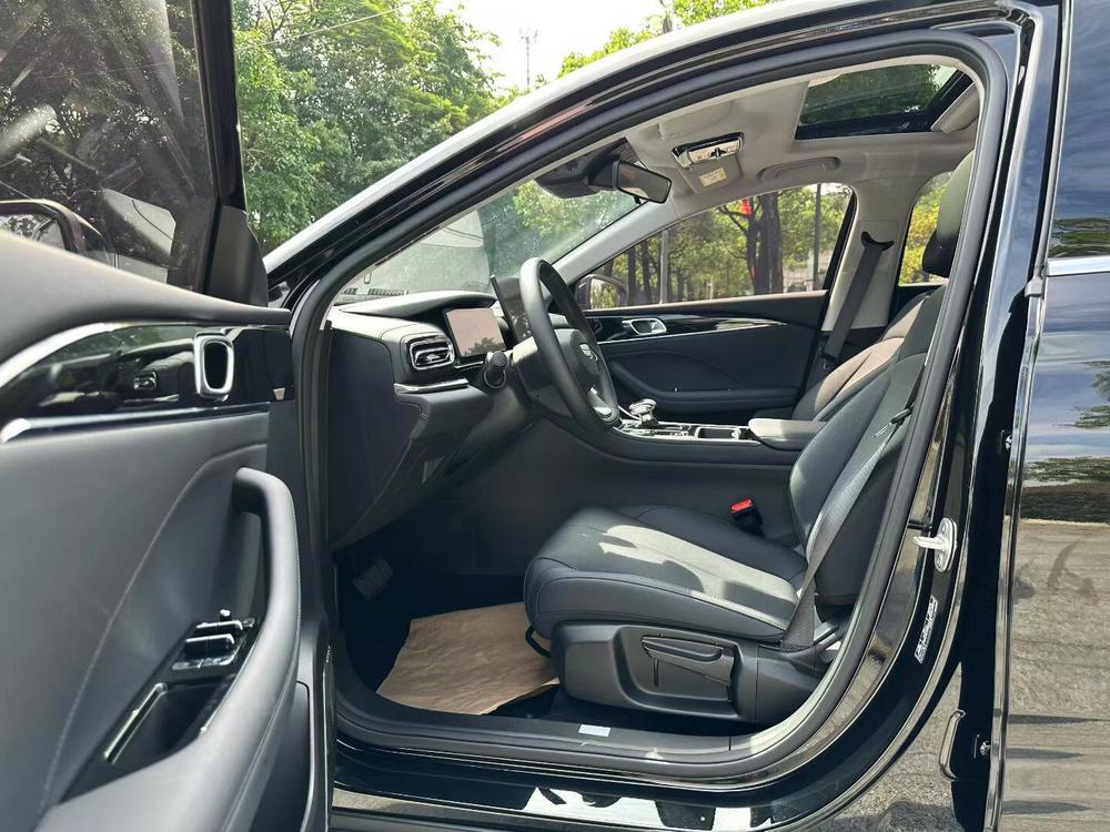 GEELY Emgrand 2026 #9 GEELY Emgrand 2026 imagem de carro #9