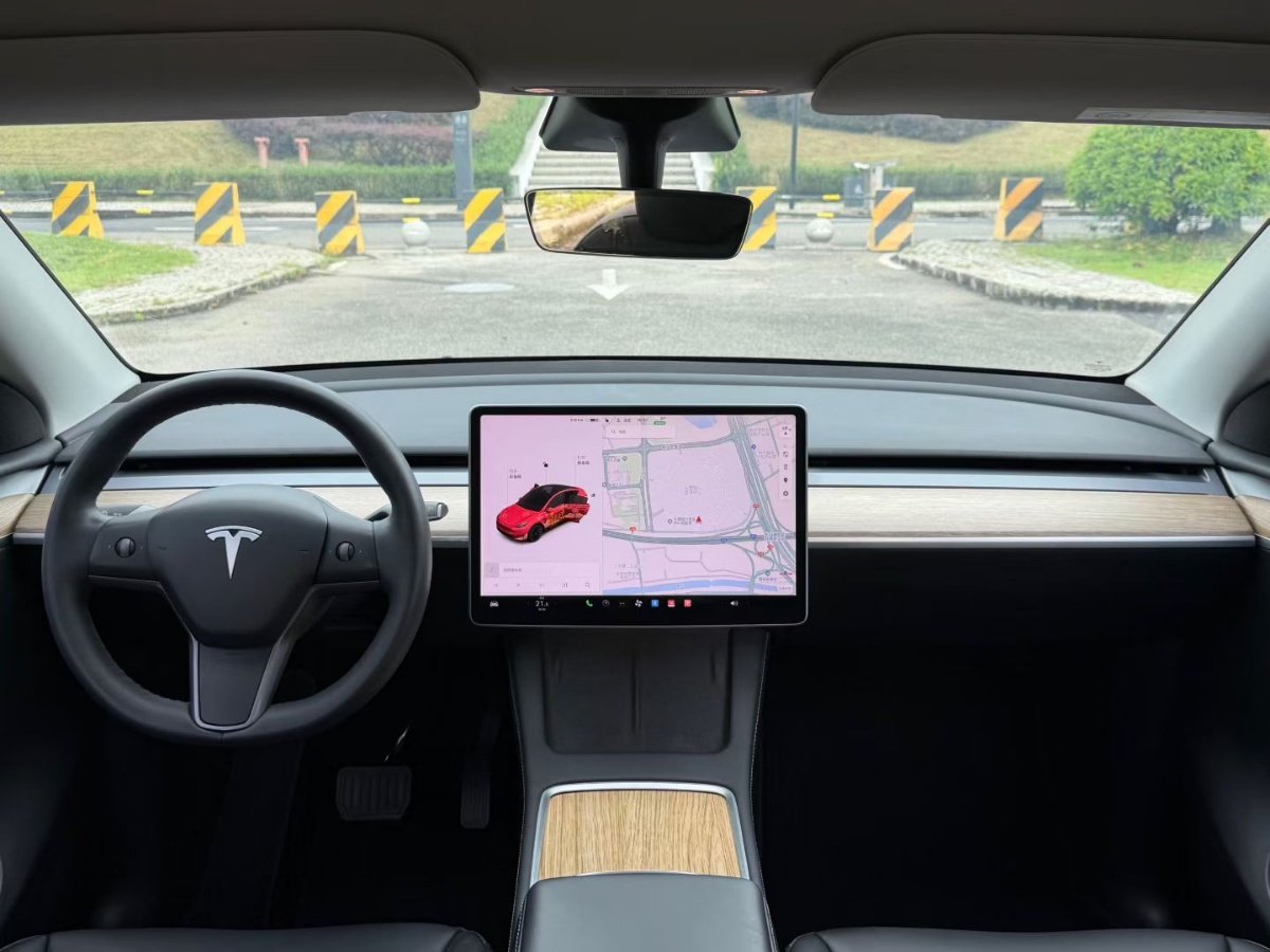 Tesla Model Y 2022 #5 Tesla Model Y 2022 car image #5