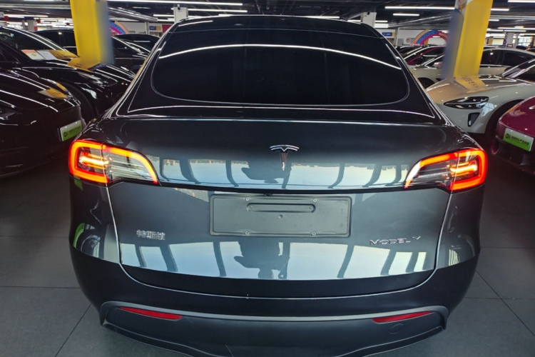 Tesla Model Y 2024 #6 Tesla Model Y 2024 car image #6