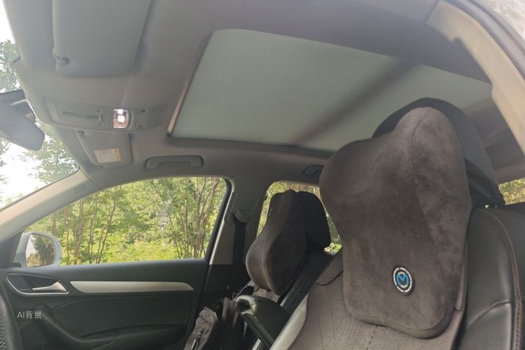 Audi Q3 2018 car image #20