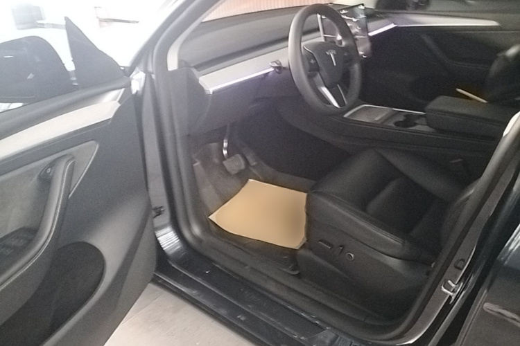 Tesla Model Y 2024 #12 Tesla Model Y 2024 car image #12