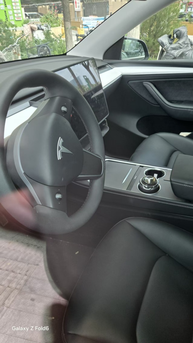 Tesla Model Y 2024 #5 Tesla Model Y 2024 car image #5