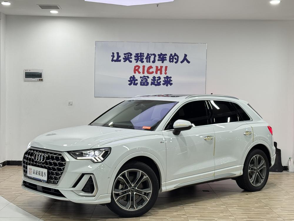 Audi Q3 2023 immagine di auto 