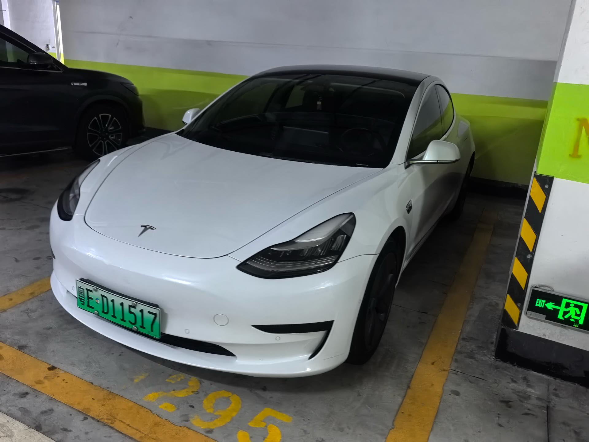 Tesla Model 3 2020 car image 