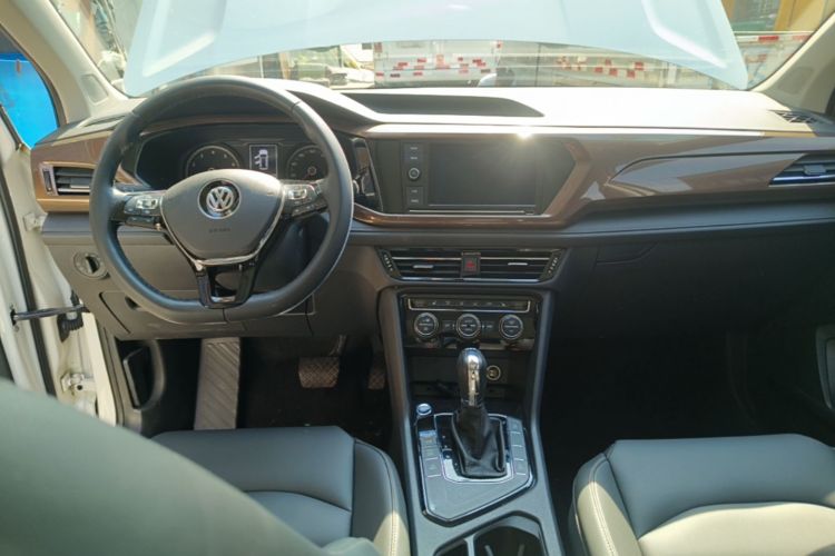 Volkswagen Tharu 2019 car image #10